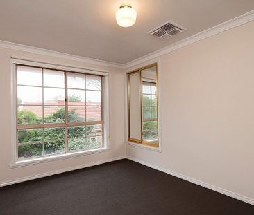 Spacious Townhouse Living! - Photo 4