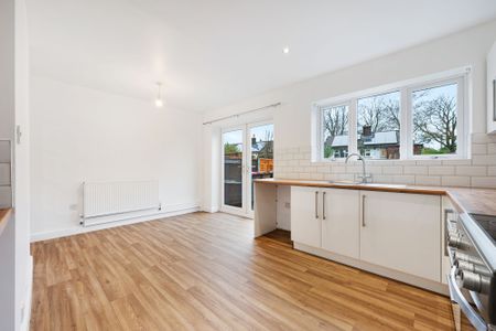 2 bed terraced house to rent in Coniston Avenue, Manchester, M38 - Photo 5