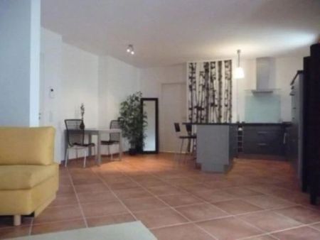 Regensburg-Altstadt: 2-Zimmer-Wohnung mit Terrasse und Tiefgaragenstellplatz !! - Photo 4