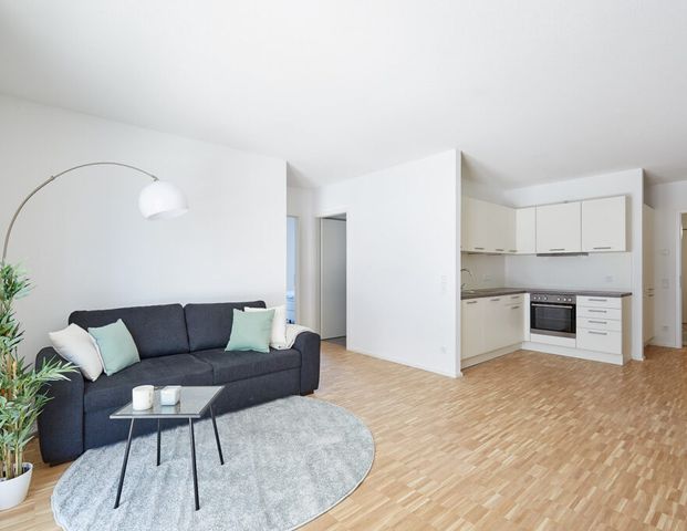 Helle 4 Zimmer Wohnung mit Balkon zu vermieten! - Photo 1