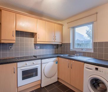 2 bedroom semi-detached house to rent - Photo 6