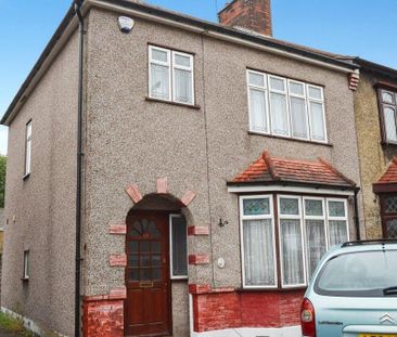 3 bedroom semi-detached house to rent - Photo 6