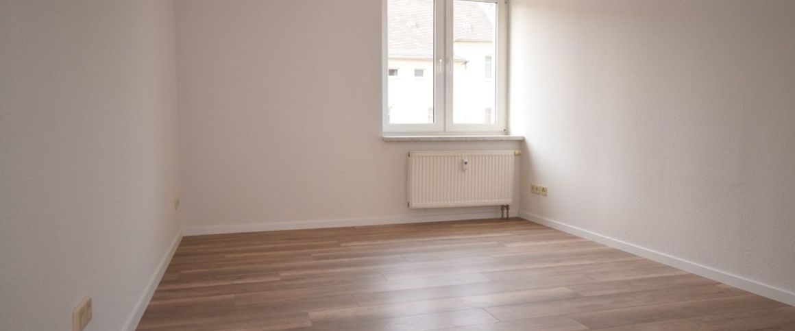 TOP • Laminat • 5-Zimmer • Laminat • 2 Bäder mit Wanne & Fenster • gleich anschauen • Chemnitz - Foto 1