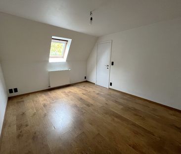 WONING MET 3 SLAAPKAMERS, BINNENKOER EN BIJGEBOUW TE MERKEM - Photo 2