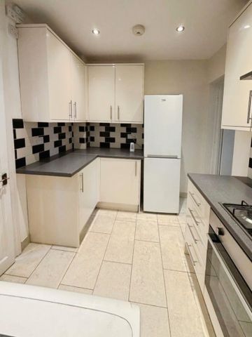 3 bedroom House To Let - Photo 3