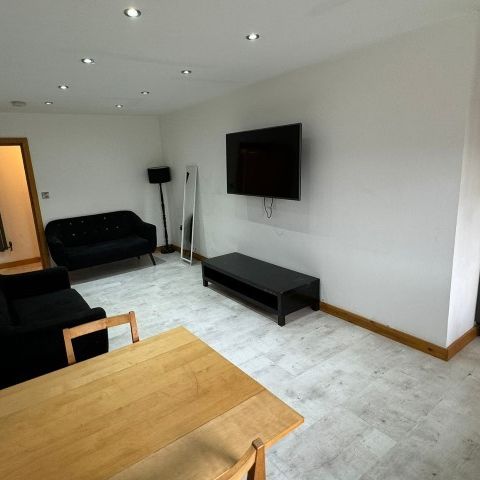 Flat 1, St Michaels Road, Headingley, Leeds, LS6 3AW - Photo 1