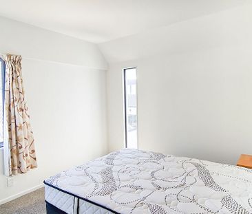 Modern Townhouse in Central City with Garage - Photo 6