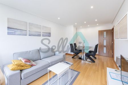 Piso de alquiler en Juan Antonio Álvarez Rabanal, HUCA - La Cadellada - Photo 3