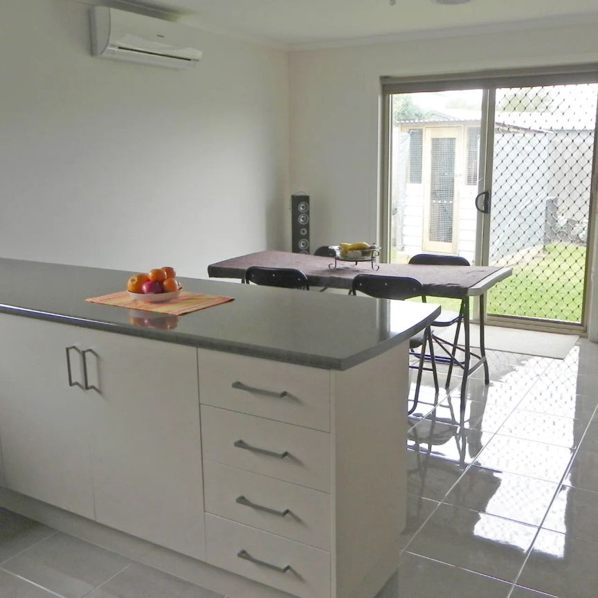 Private modern unit - Photo 1