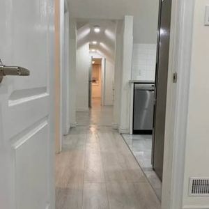 1 bedroom basement suite close to UofT $1400 - Photo 2