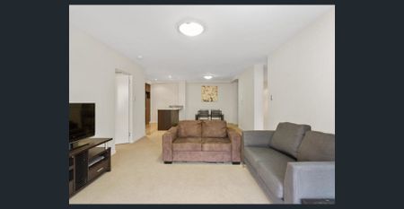 INNER CITY CENTRAL- FURNISHED APARTMENT - Photo 4