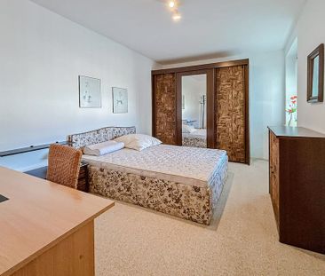 Gepflegte 2-Zimmer-Wohnung mit kompletter Möblierung – sofort bezug... - Foto 1