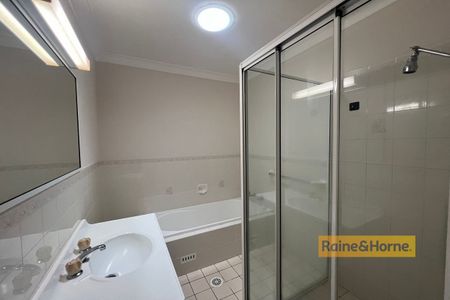 THREE BEDROOM VILLA IN THE HEART OF ETTALONG BEACH - Photo 4