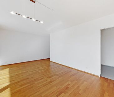 Behind the train station – right at the front! - Photo 6