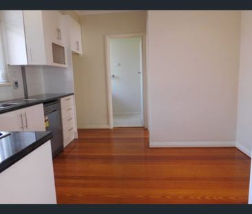 2/193 Grange Road, Glen Huntly, Vic 3163 - Photo 4