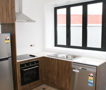 Modern 1-bedroom apartment on Queens Gardens. - Photo 6