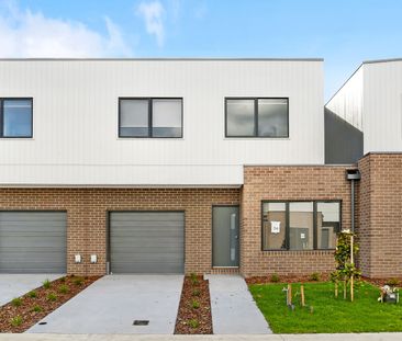 6 Cumin Way, Cranbourne East VIC 3977 - Townhouse For Rent | Domain - Photo 2