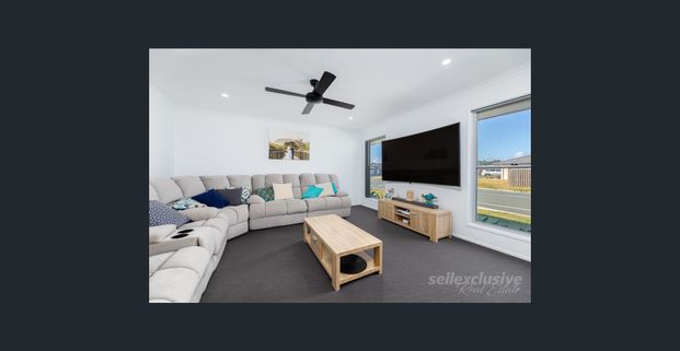 A Bongaree Family Home in a prime position Awaiting its new Occupants ! - Photo 1