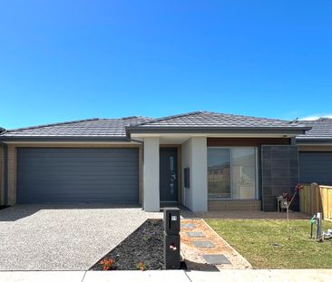11 Perch Street, Beveridge VIC 3753 - House For Rent | Domain - Photo 1