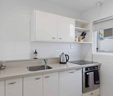 Two Bedroom Townhouse - Photo 3