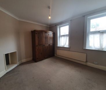 2 bedroom terrace house, prime Bromley location, BR1 - Photo 5