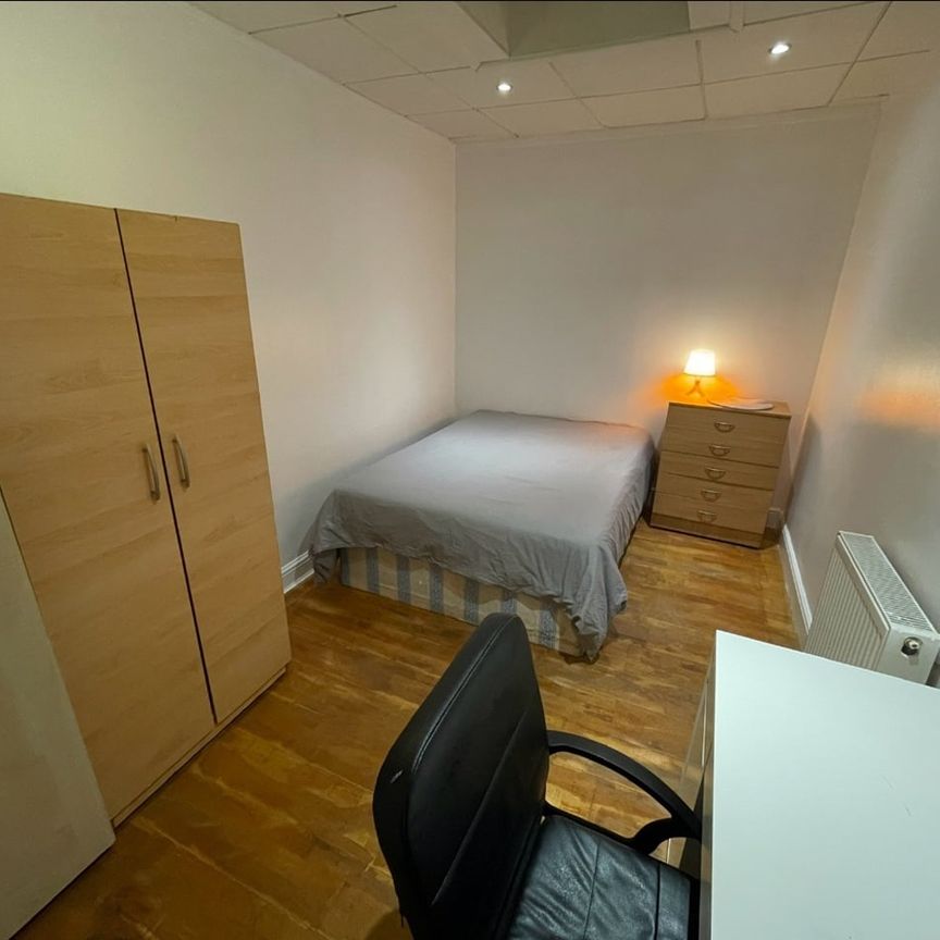 Room in a Shared House, Grange Road, NW10 - Photo 1