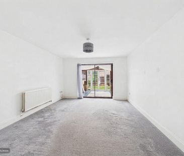 2 bedroom end of terrace house to rent - Photo 1