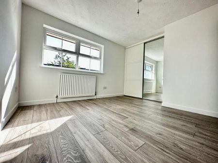 Link Detached House - Photo 5