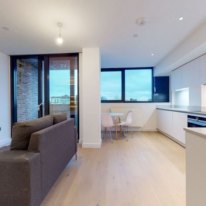 Hill House, Highgate Hill, London, N19 - Photo 1