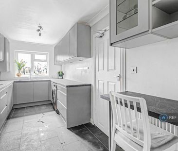 1 bedroom in a house share to rent - Photo 6