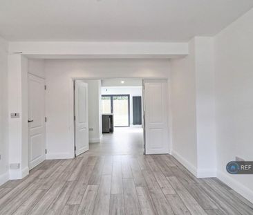 4 bedroom terraced house to rent - Photo 1