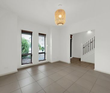 Modern Comfort Meets Easy Living - Photo 3