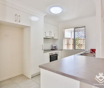 40 Hillary Drive, Townhouse - Photo 2