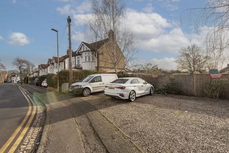 Available unfurnished from 30/06/2025 - Photo 2