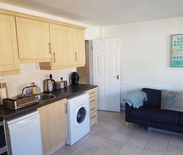 12 Stuart Gardens (STUDENT LET), Portstewart, BT55 7AS - Photo 5