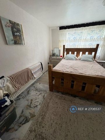 4 bedroom terraced house to rent - Photo 5