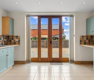 3 bedroom detached house to rent - Photo 3