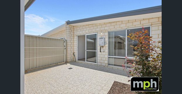 A Coastal Lifestyle Like No Other... - Photo 1