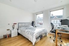 3 bedroom flat to rent - Photo 3