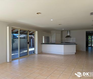 Stylish & Modern Spacious Family Home - Photo 3