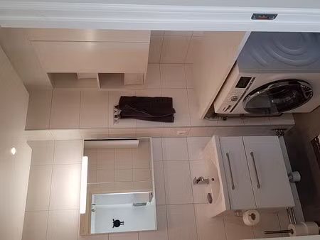 Modern trea med sjöutsikt och stor inglasad balkong - Photo 5