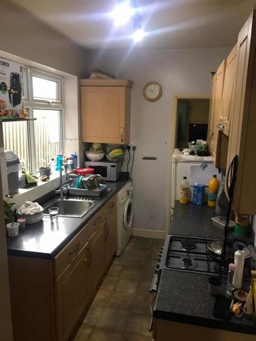 3 bedroom terraced house to rent - Photo 5