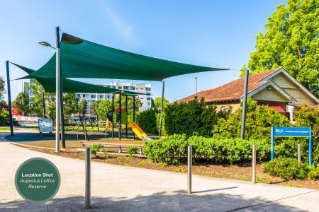 Modern executive apartment in a convenient locale - Photo 2