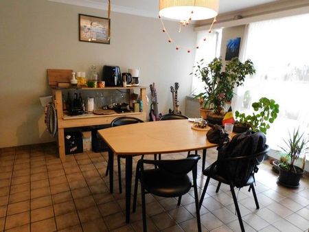 Gelijkvloers appartement met garage - Photo 2