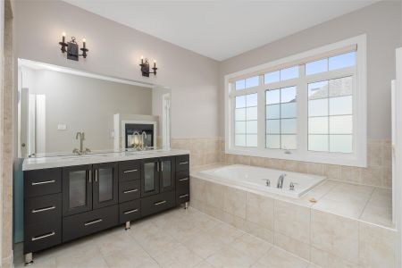 For Lease - 10 Orleans Circle, Vaughan, Ontario - Photo 5