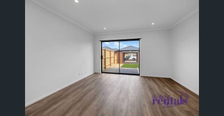 Stylish 2-Bedroom Townhouse with Premium Finishes - Photo 4