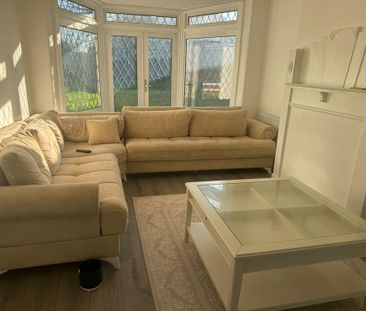 3 bedroom end of terrace house to rent - Photo 3