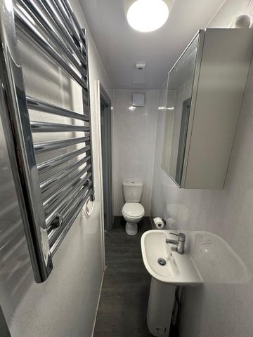 1 bedroom in a house share to rent - Photo 4