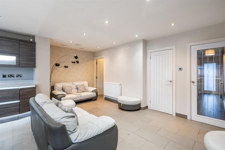 5 bed semi-detached house to rent in Regan Avenue, Shirley, Solihull - Photo 5