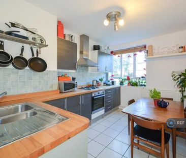 3 bedroom flat to rent - Photo 6
